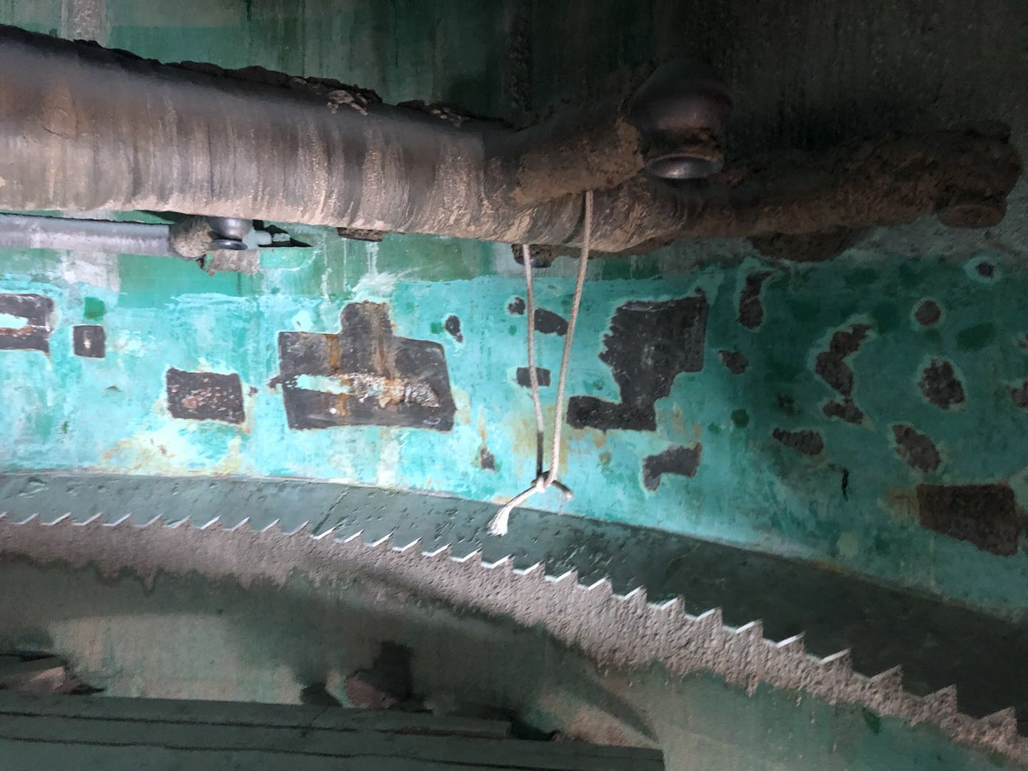 脫硫塔噴淋區(qū)域鱗片膠泥脫落 脫硫塔噴淋區(qū)域鱗片膠泥脫落