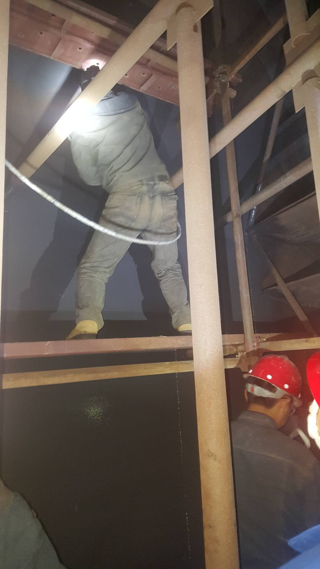 脫硫塔內(nèi)部防腐施工 脫硫塔內(nèi)部防腐施工